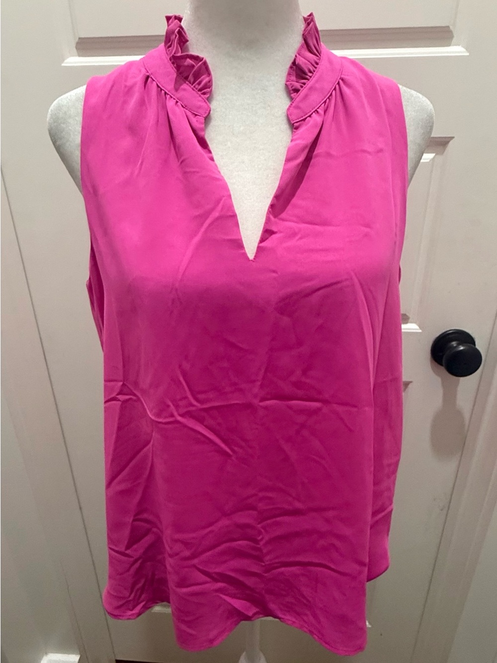 Jade Melody Tam. Sleeveless Ruffle Neck Blouse. Pink. Size Small.